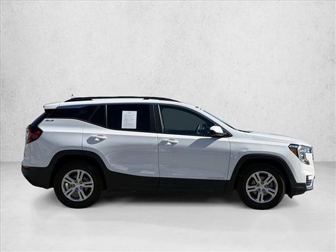 Used 2022 GMC Terrain SLE w/ Driver Convenience Package image 4