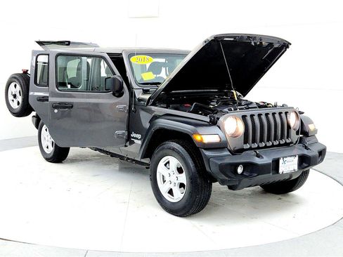 Used 2018 Jeep Wrangler Unlimited Sport S image 9
