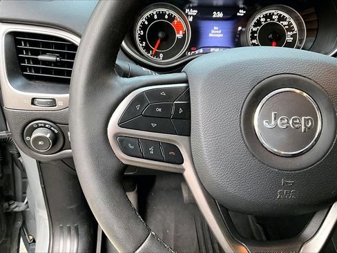 Used 2021 Jeep Cherokee Latitude Lux w/ Comfort/Convenience Group FWD image 10