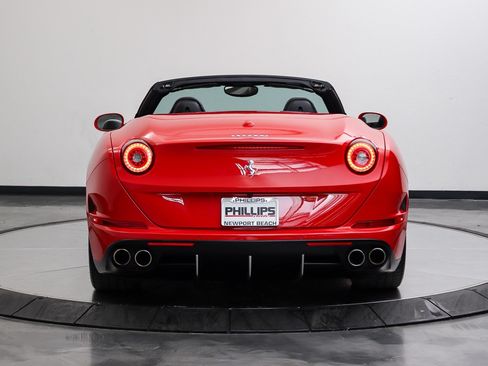 Used 2016 Ferrari California T RWD image 40