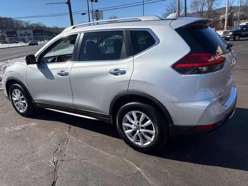 Used 2017 Nissan Rogue SV w/ SV Premium Package image 11