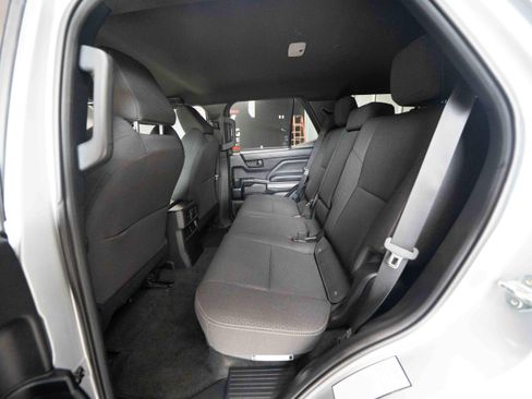 Used 2025 Toyota 4Runner SR5 AWD/4WD image 23