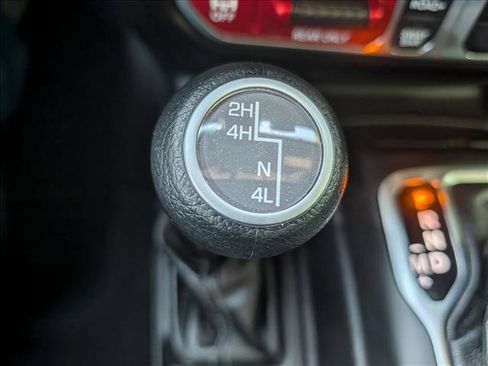 Used 2025 Jeep Wrangler Unlimited Rubicon AWD/4WD image 34