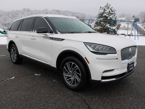 Used 2022 Lincoln Aviator AWD w/ Elements Package image 2
