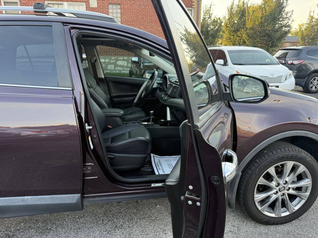 Used 2018 Toyota RAV4 Limited w/ Advanced Technology Package FWD image 19