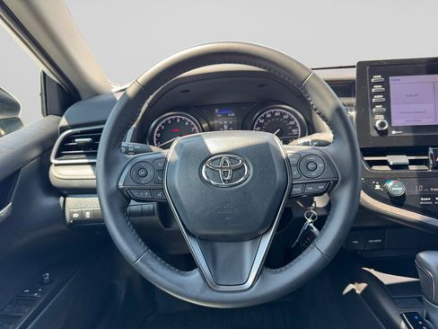 Used 2024 Toyota Camry SE FWD image 11