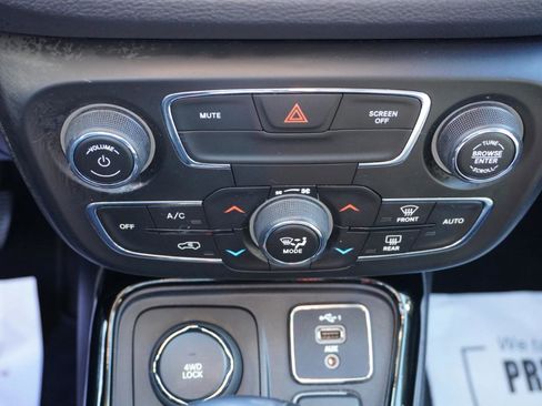 Used 2021 Jeep Compass Latitude image 16