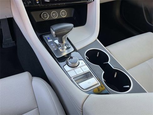 Used 2024 Genesis G70 2.5T image 30