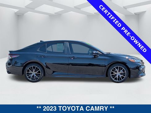 Used 2023 Toyota Camry SE image 3