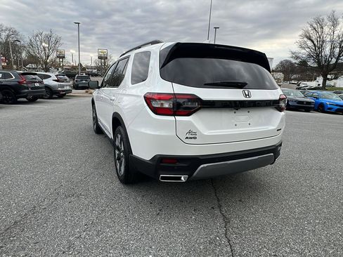 New 2026 Honda Pilot Touring image 6