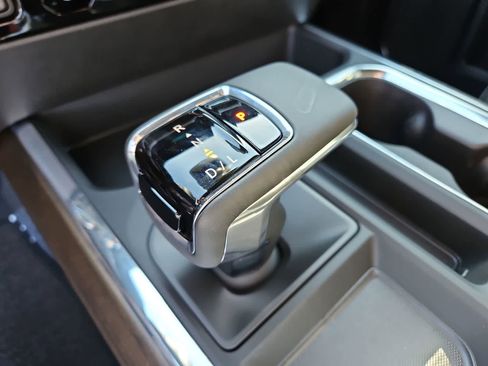 Used 2024 Chevrolet Silverado 1500 High Country w/ Midnight Edition AWD/4WD image 25