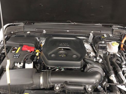 Used 2025 Jeep Wrangler Unlimited Sahara w/ Safety Group AWD/4WD image 29