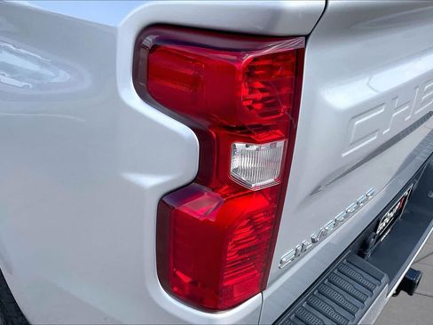 Used 2021 Chevrolet Silverado 1500 LT w/ Z71 Off-Road Package AWD/4WD image 27