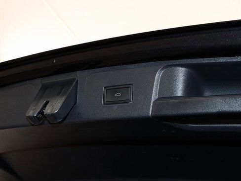 Used 2024 Volkswagen Atlas SE image 30