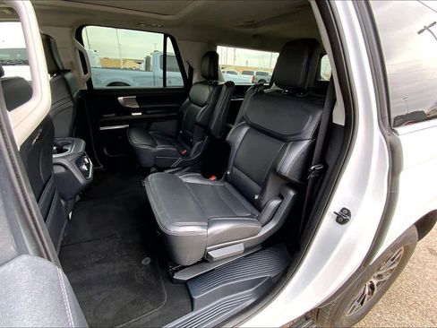 Used 2025 Ford Expedition Max Platinum AWD/4WD image 21