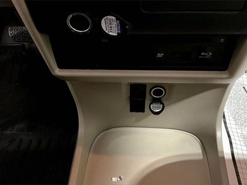 Used 2019 Toyota Sienna XLE Premium image 16