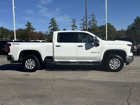 Used 2024 Chevrolet Silverado 2500 LTZ image 11