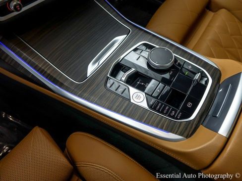 Used 2024 BMW X7 xDrive40i w/ M Sport Package image 25