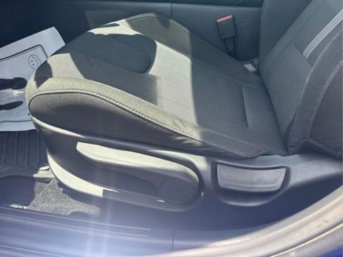 Used 2025 Hyundai Elantra SE FWD image 11