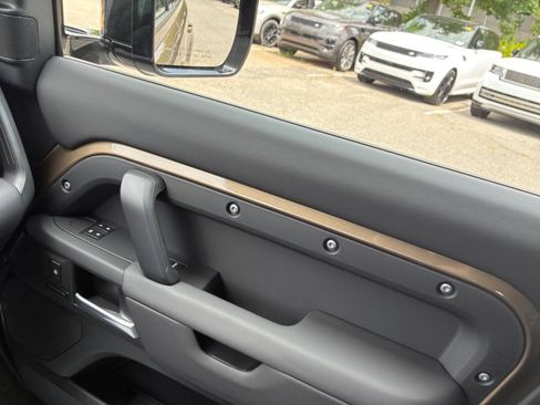 Certified 2025 Land Rover Defender 110 S AWD/4WD image 31
