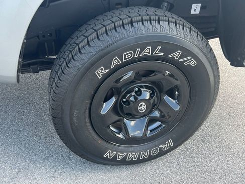 Used 2023 Toyota Tacoma SR AWD/4WD image 16