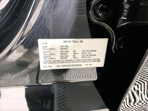 Used 2024 Tesla Model Y Long Range AWD/4WD image 26