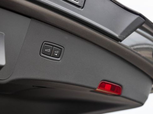 Certified 2025 Porsche Cayenne Coupe image 31