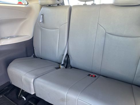 Used 2023 Toyota Sienna XLE image 34