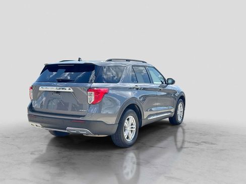 Certified 2022 Ford Explorer XLT w/ Equipment Group 202A AWD/4WD image 6