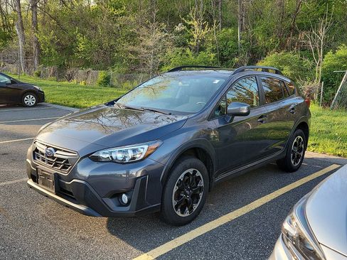 Used 2022 Subaru Crosstrek 2.0i Premium w/ Moonroof Package AWD/4WD image 3