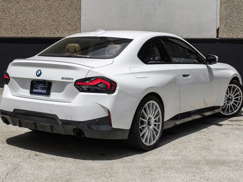 Used 2022 BMW 230i Coupe w/ M Sport Package RWD image 7
