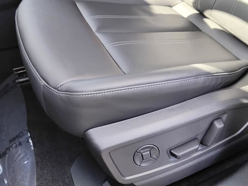 Used 2025 Audi Q5 Premium w/ Convenience Package image 18