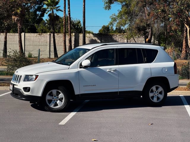 Used 2017 Jeep Compass Latitude FWD image 9