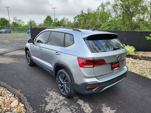 Certified 2024 Volkswagen Taos S image 3