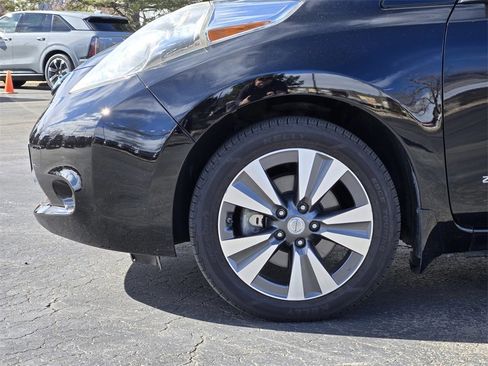 Used 2015 Nissan Leaf SV w/ Premium Package image 6
