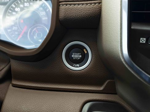 Used 2019 RAM 1500 Laramie AWD/4WD image 25