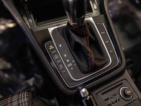 Used 2019 Volkswagen Golf S image 28