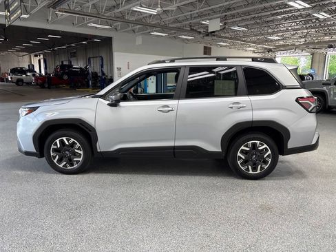 Used 2025 Subaru Forester Premium AWD/4WD image 4
