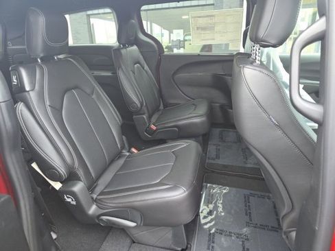 New 2026 Chrysler Pacifica Select image 25