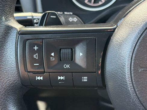 Used 2024 Nissan Rogue SV AWD/4WD image 18