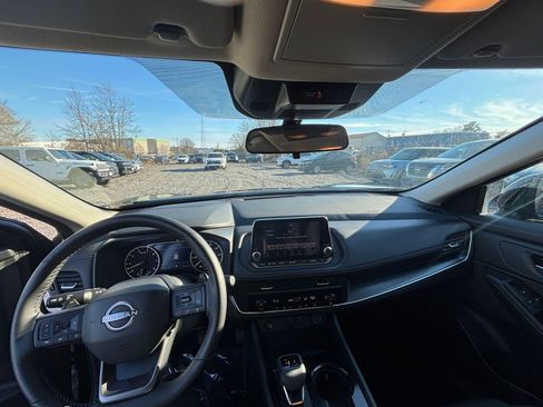 Used 2025 Nissan Rogue SV image 33