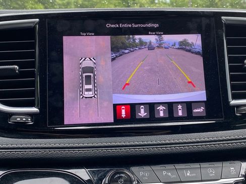 Used 2022 Chrysler Pacifica Limited FWD image 14