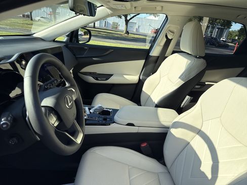 Used 2025 Lexus NX 300h AWD w/ Luxury Package image 13