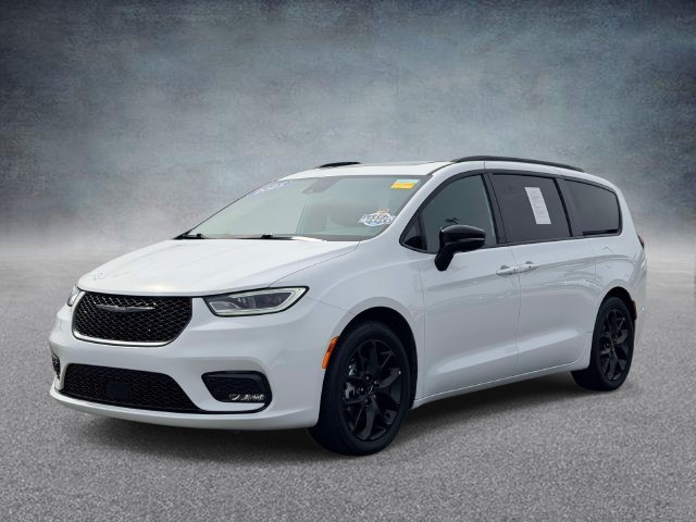 Used 2025 Chrysler Pacifica Limited FWD image 5