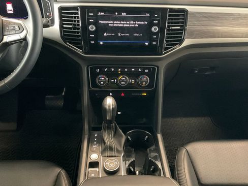 Certified 2023 Volkswagen Atlas Cross Sport SE AWD/4WD image 5