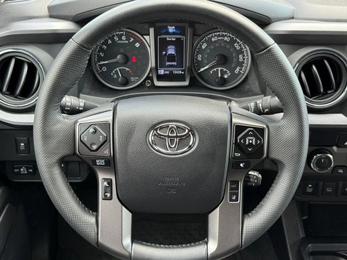 Used 2023 Toyota Tacoma TRD Off-Road w/ Advanced Technology Package AWD/4WD image 20