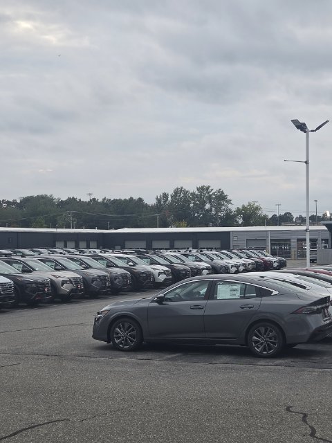 Used 2024 Nissan Rogue S AWD/4WD image 8