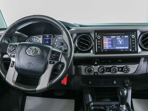Used 2017 Toyota Tacoma SR5 AWD/4WD image 17