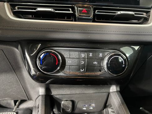 Used 2025 Chevrolet TrailBlazer LT AWD/4WD image 13