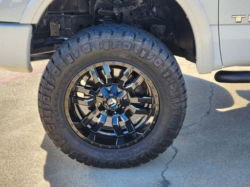 Used 2017 Nissan Titan PRO-4X image 9